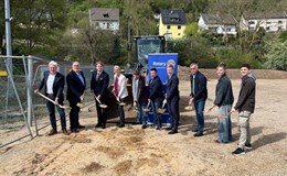 Erster Spatenstich für den neuen Soccercourt